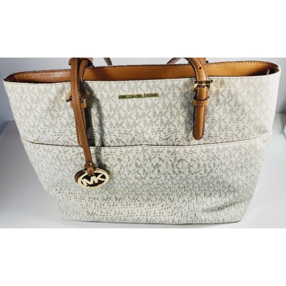 Michael Kors Bedford Large Tote, excellent condition very minor wear